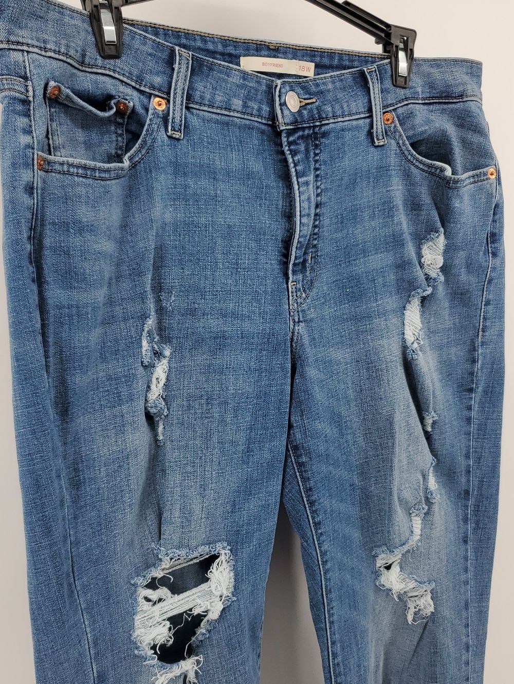 Levi's | Plus Size 18W Distressed Boyfriend Jeans | Mid-Rise Cropped Ankle